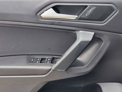 Used 2019 Volkswagen Tiguan SE w/ Panoramic Sunroof Package image 23