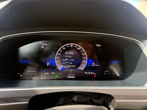Used 2024 Volkswagen Tiguan SE FWD image 9