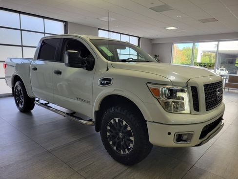 Used 2017 Nissan Titan PRO-4X w/ Pro-4x Convenience Package image 7