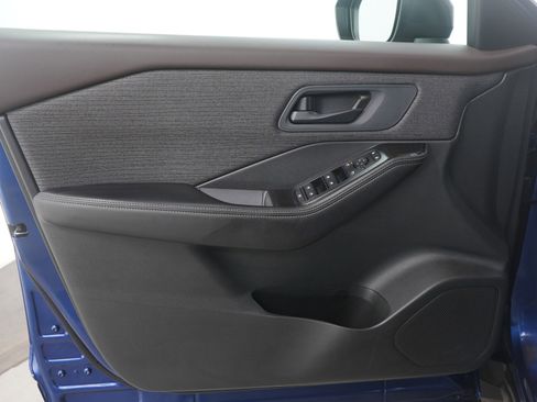 Used 2021 Nissan Rogue S image 21