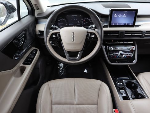 Used 2020 Lincoln Corsair FWD w/ Premium Package image 29