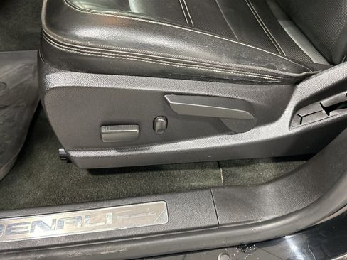 Used 2018 GMC Canyon Denali image 12