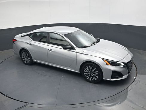 Used 2024 Nissan Altima 2.5 SV image 19