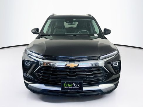 Used 2025 Chevrolet TrailBlazer LT FWD image 2