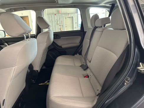 Used 2018 Subaru Forester 2.5i Premium w/ All-Weather Package image 17