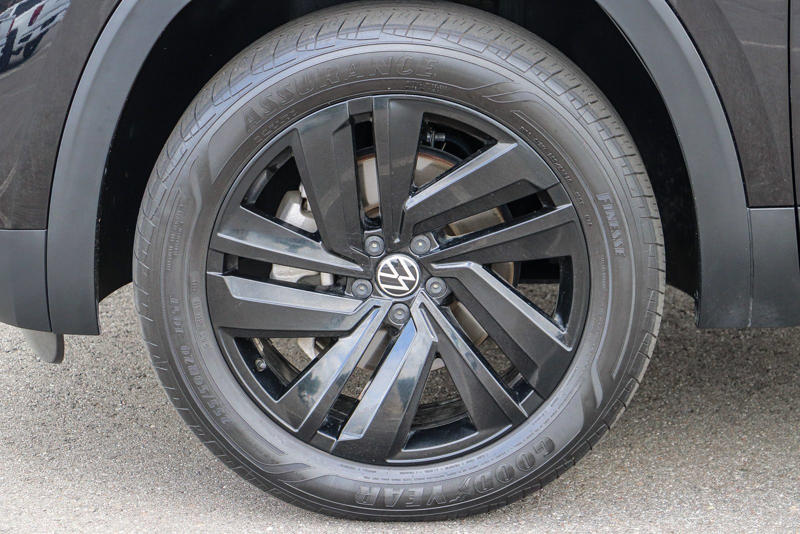 Used 2023 Volkswagen Atlas Cross Sport SE w/ Black Wheel Package FWD image 11