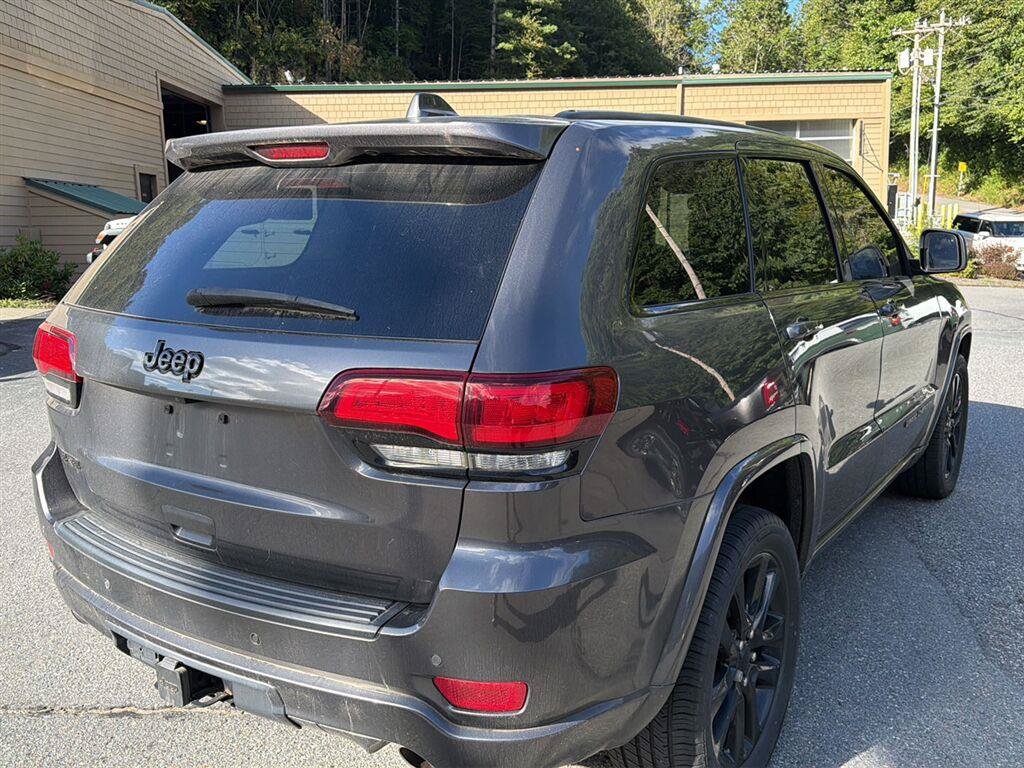 Used 2021 Jeep Grand Cherokee Laredo X AWD/4WD image 4