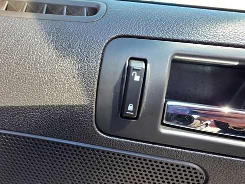 Used 2013 Ford Mustang Premium image 25