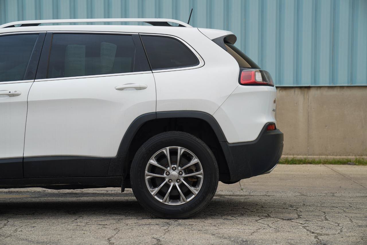 Used 2019 Jeep Cherokee Latitude Plus w/ Cold Weather Group AWD/4WD image 8