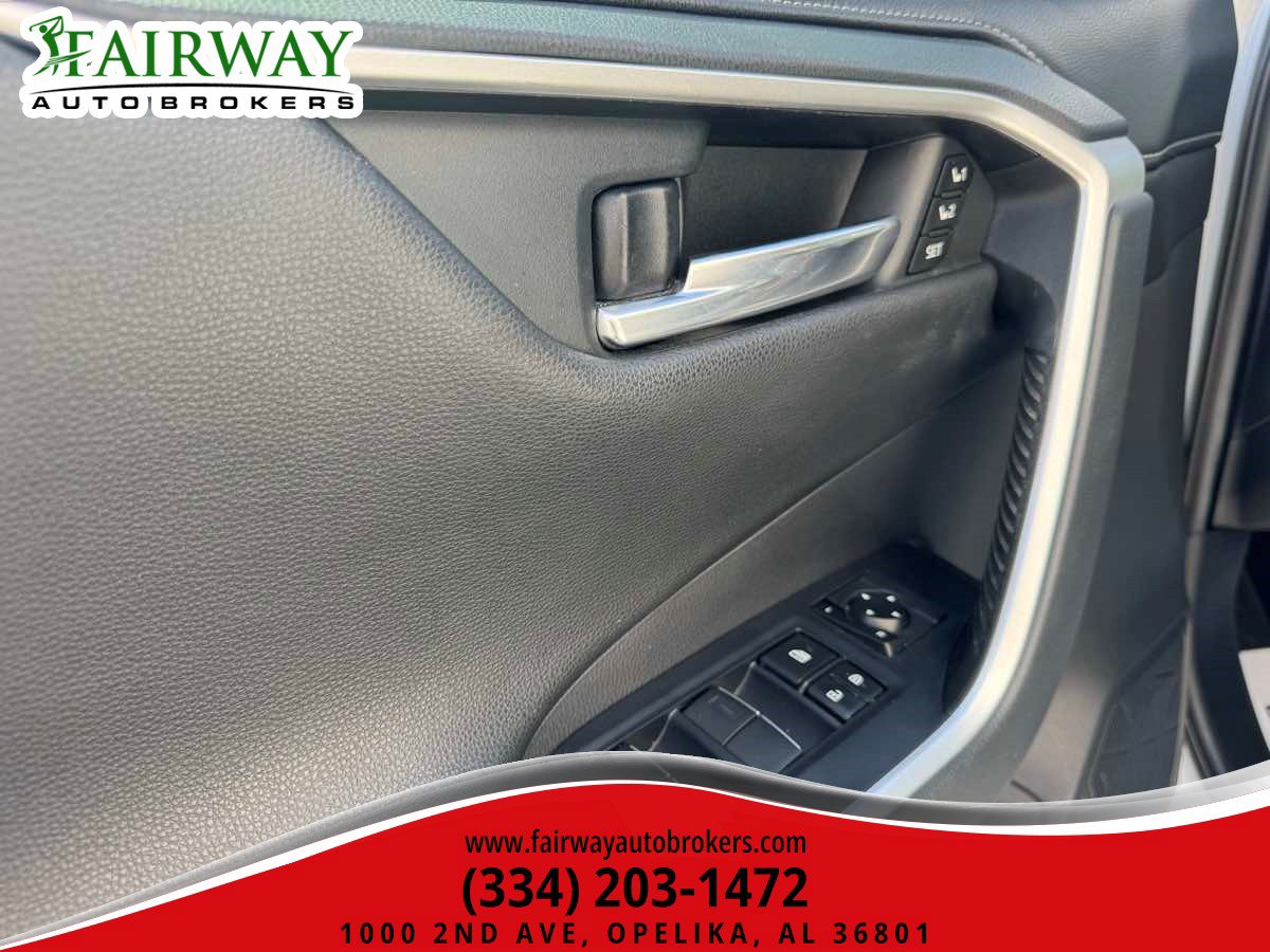 Used 2019 Toyota RAV4 Limited w/ Cold Weather Package FWD image 15