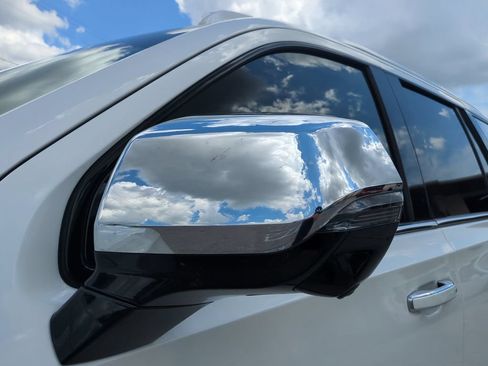 Used 2025 Chevrolet Tahoe Premier AWD/4WD image 12