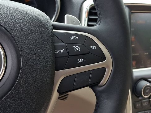Used 2017 Jeep Grand Cherokee Limited AWD/4WD image 24