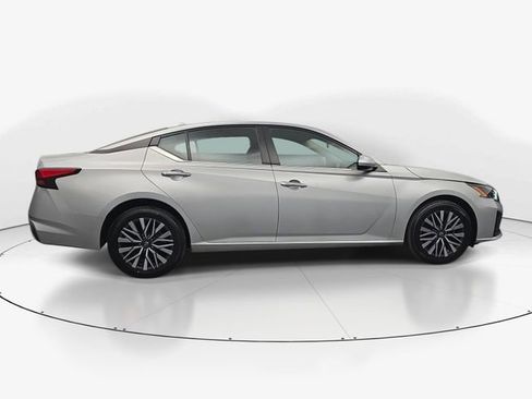 Used 2023 Nissan Altima 2.5 SV AWD/4WD image 11