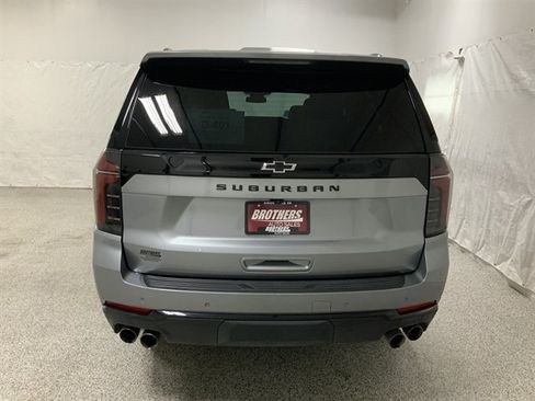 Used 2025 Chevrolet Suburban Z71 AWD/4WD image 4