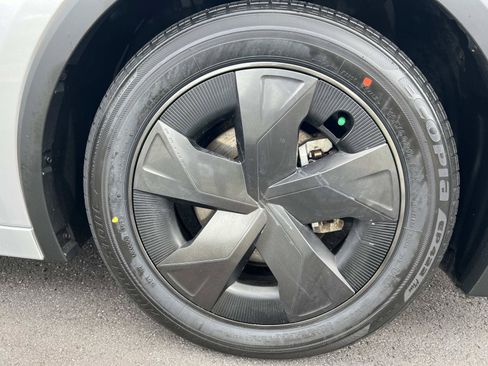 Used 2024 Toyota Prius LE FWD image 12
