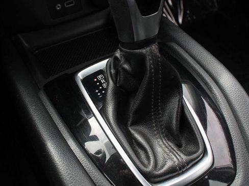 Used 2018 Nissan Rogue S image 31