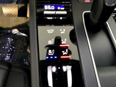 Certified 2025 Porsche Macan image 37