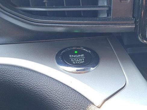 Used 2021 Ford Explorer XLT image 30