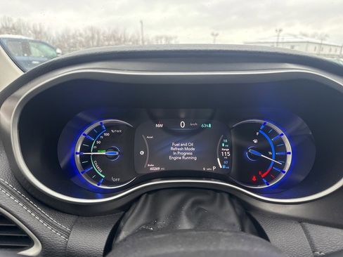 Used 2024 Chrysler Pacifica Select image 22