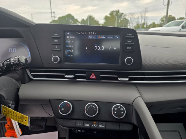 Used 2024 Hyundai Elantra SE FWD image 21