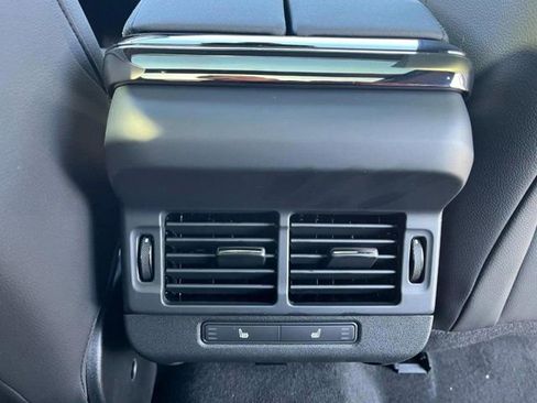 Used 2026 Land Rover Range Rover Evoque Dynamic SE AWD/4WD image 13