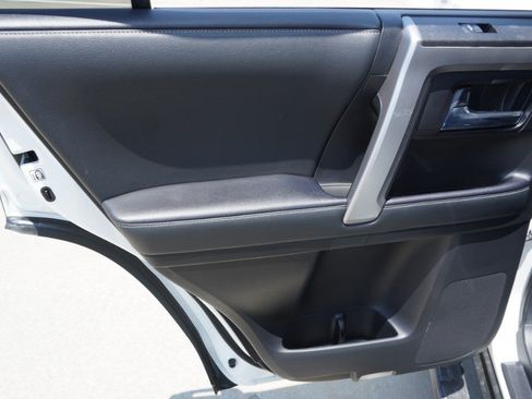 Used 2020 Toyota 4Runner SR5 Premium w/ Moonroof Package RWD image 34