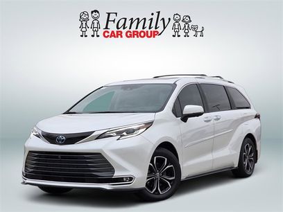 Used 2025 Toyota Sienna Platinum