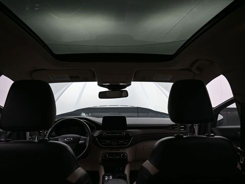 Used 2020 Ford Escape Titanium image 17