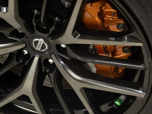 Used 2019 Nissan GT-R Premium w/ Premium Interior Package image 17