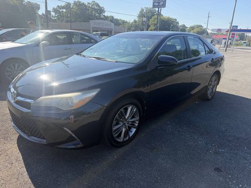 Used 2016 Toyota Camry SE FWD image 1