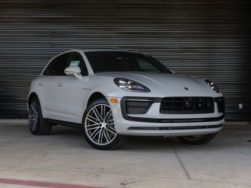 New 2025 Porsche Macan image 9