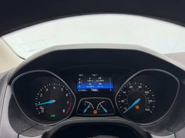 Used 2015 Ford Focus SE FWD image 2