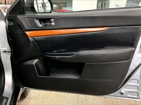 Used 2013 Subaru Outback 2.5i Limited image 22