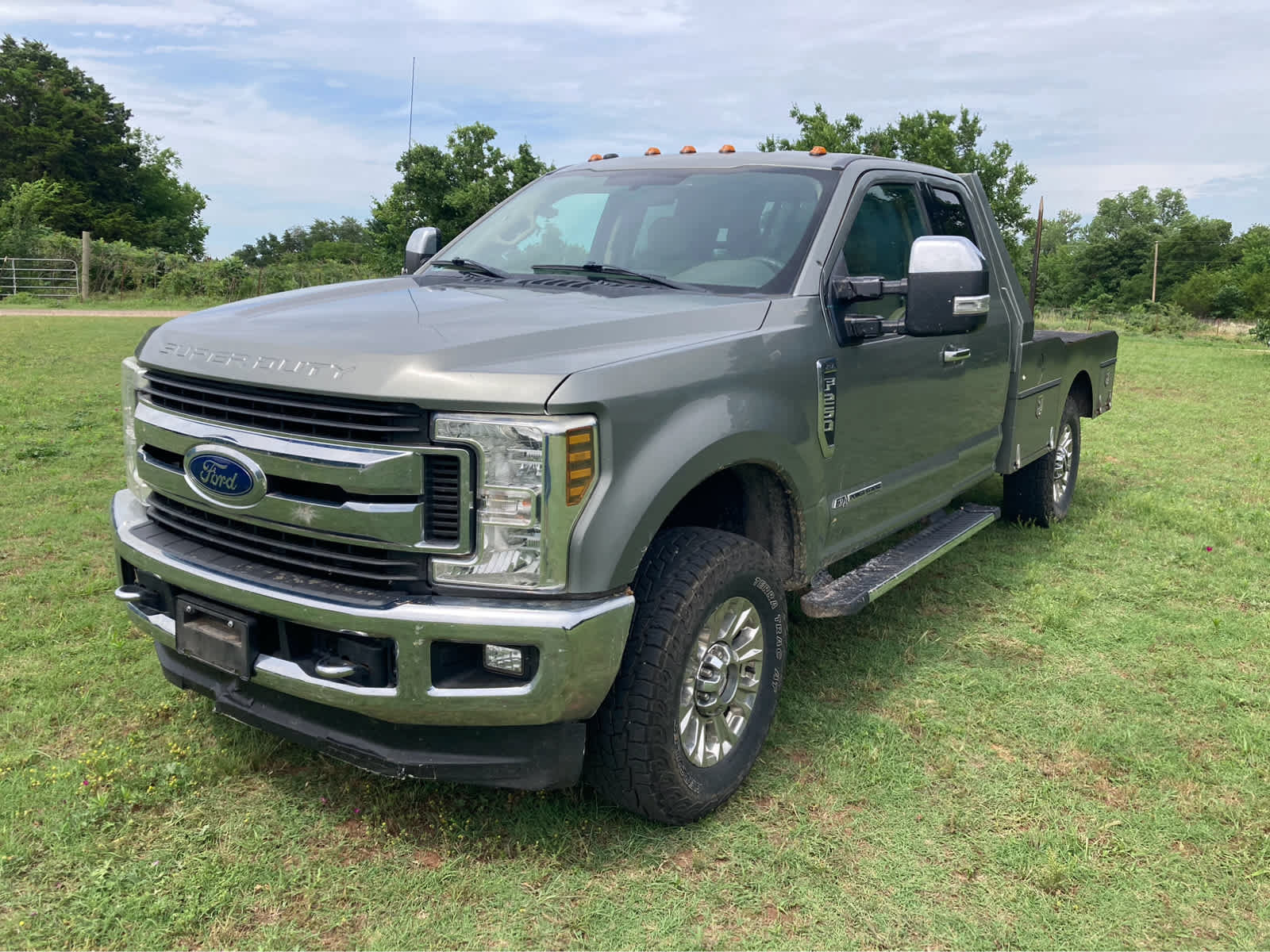 Used 2019 Ford F250 XLT w/ XLT Premium Package AWD/4WD image 3