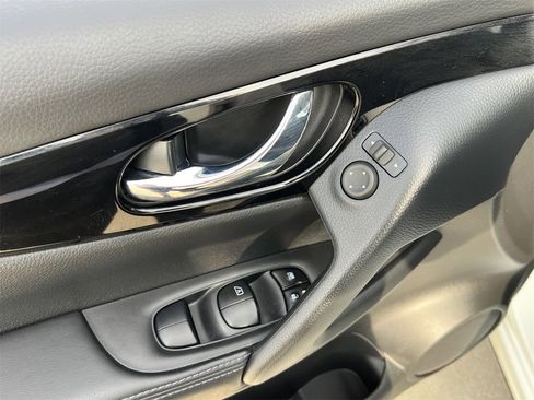 Certified 2021 Nissan Rogue Sport SV image 24