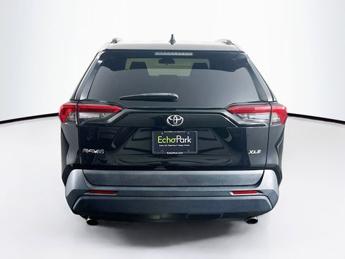 Used 2021 Toyota RAV4 XLE FWD image 7