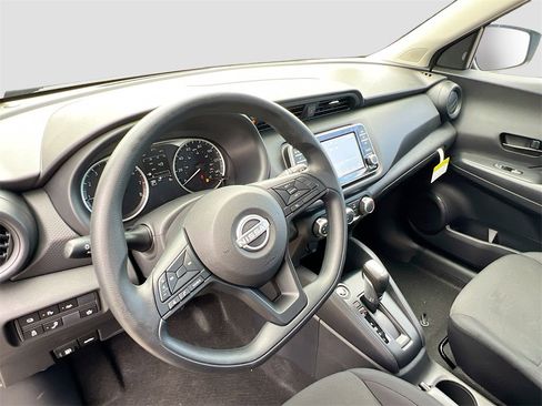New 2025 Nissan Kicks Play S image 9