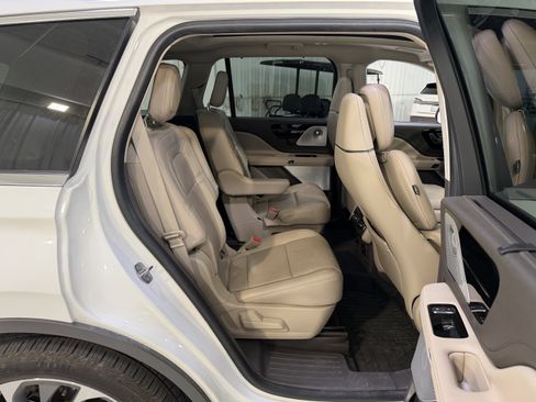 Used 2023 Lincoln Aviator Reserve w/ Equipment Group 201A AWD/4WD image 14