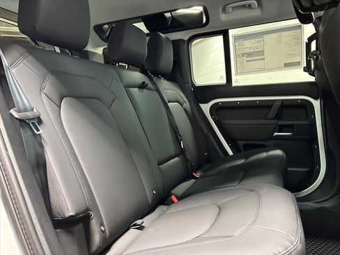 Used 2026 Land Rover Defender 110 S image 39