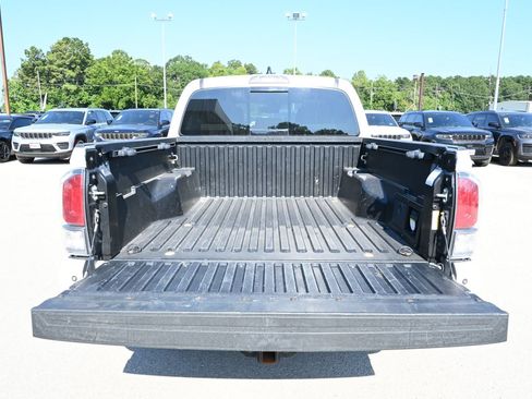Used 2021 Toyota Tacoma TRD Off-Road w/ Technology Package AWD/4WD image 27