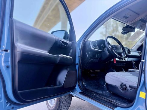 Used 2019 Toyota Tacoma SR5 RWD image 19