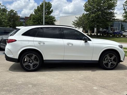 Used 2023 Mercedes-Benz GLC 300 4MATIC image 2
