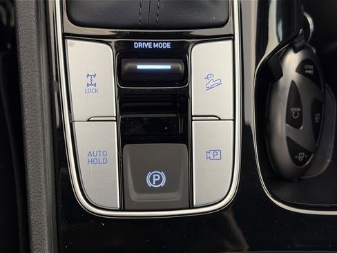 Certified 2025 Hyundai Santa Cruz SEL image 24