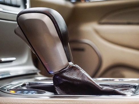 Used 2017 Jeep Grand Cherokee Overland image 19