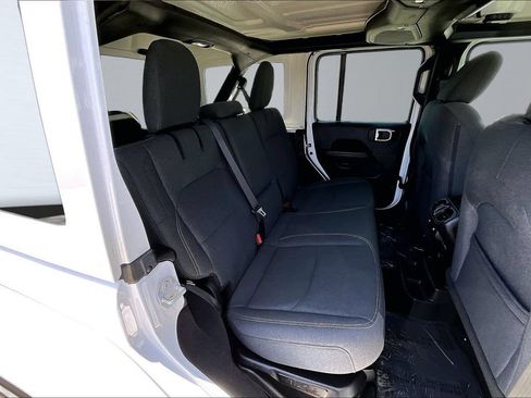 Used 2025 Jeep Wrangler Unlimited Sahara AWD/4WD image 18