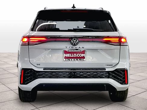 New 2026 Volkswagen Tiguan SE R-Line FWD image 4