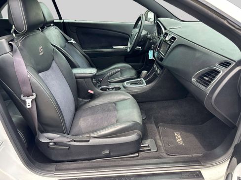 Used 2013 Chrysler 200 S FWD image 25