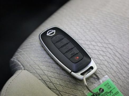 Used 2025 Nissan Rogue SV FWD image 33
