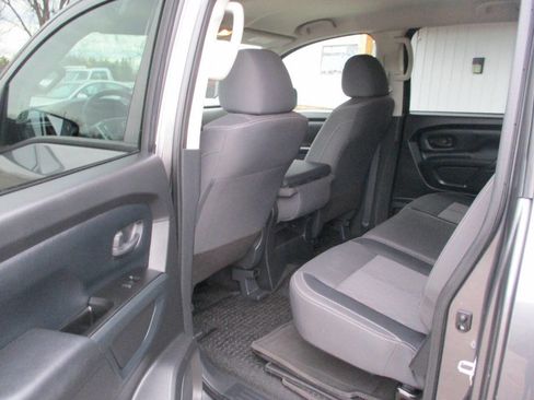 Used 2023 Nissan Titan S image 19