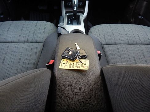 Used 2010 Ford Focus SE image 26